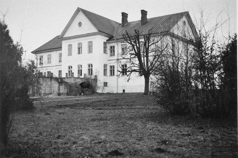 Ravila rahvaülikool, endine mõisahoone.
