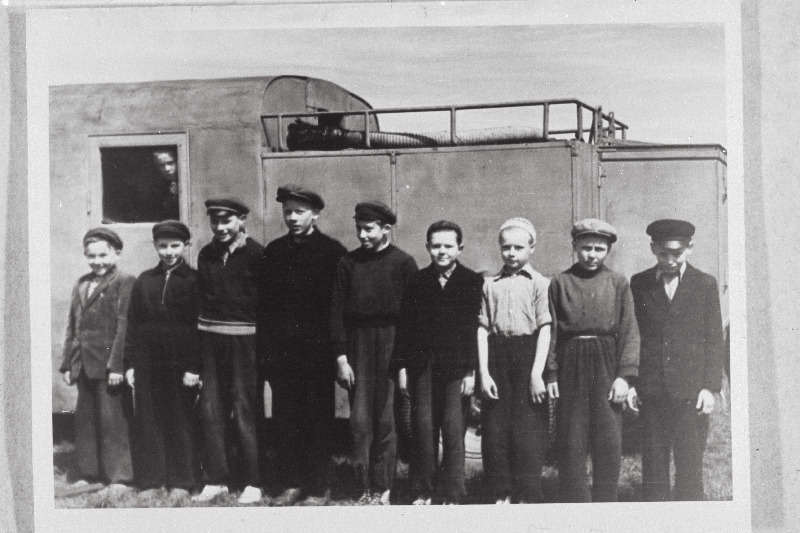 Raasiku külanõukogu 12-aastased tuletõrjujad.