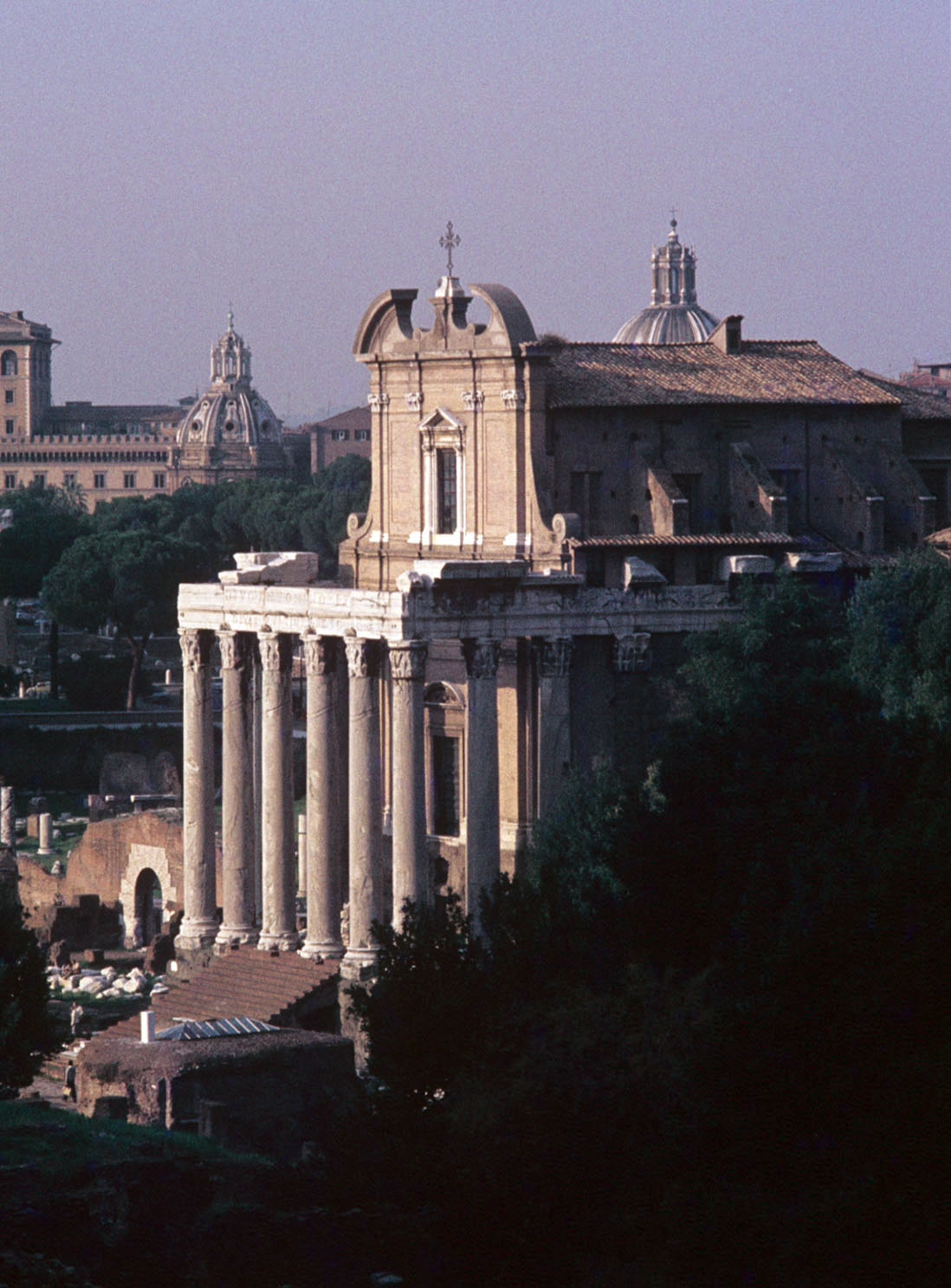 Roma, Tempio di Antonino e Faustina - lang