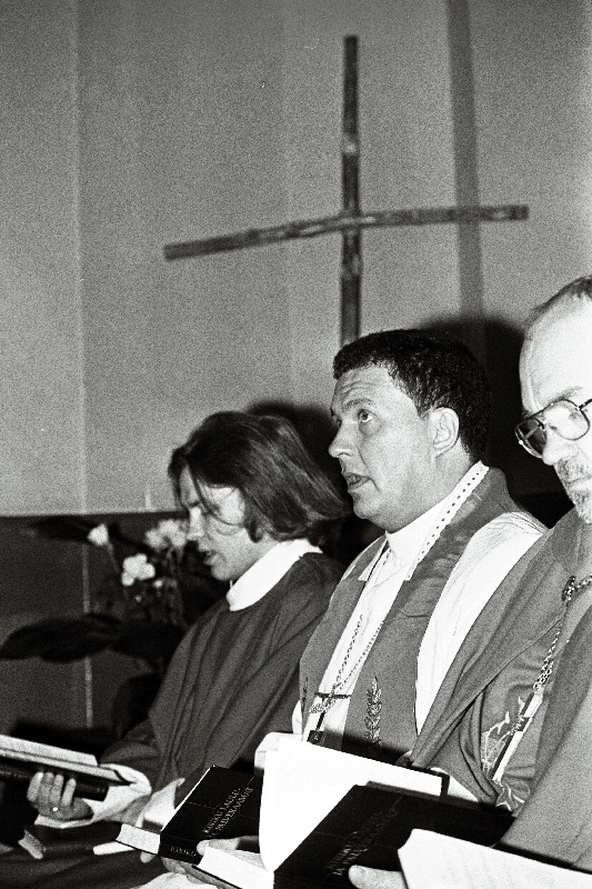 Illar Hallaste jt ning leerilapsed Kaarli kirikus.