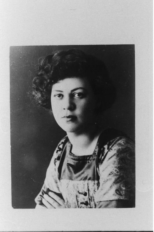Mikk - Krull, Olga - laulja.