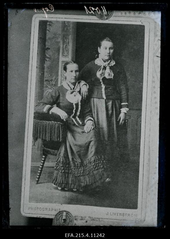 Kaks naist, (28.06.1910 fotokoopia).