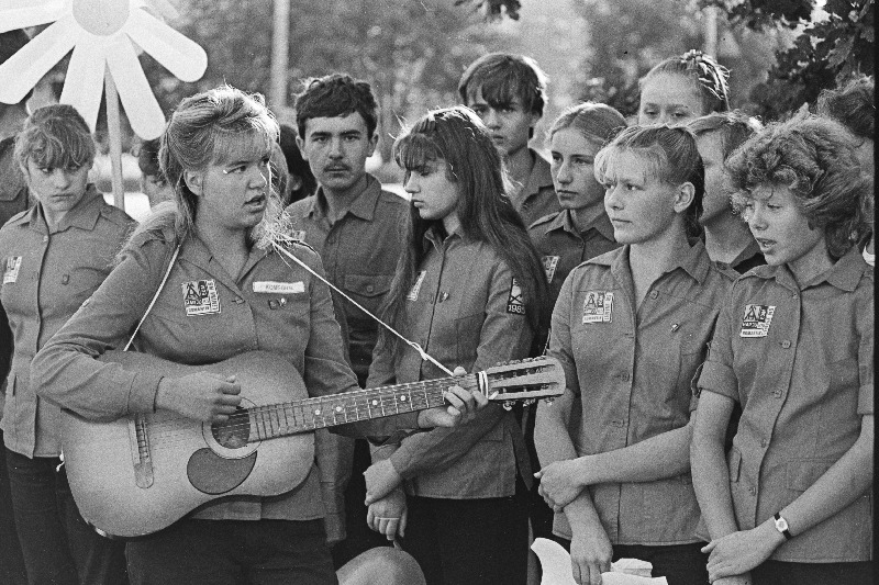 XII ülemaailmsele noorsoo- ja üliõpilaste festivalile pühendatud Eesti Õpilasmaleva Harju piirkonna solidaarsusmiiting V.I. Lenini nim. köögiviljakasvatuse näidissovhoosis.