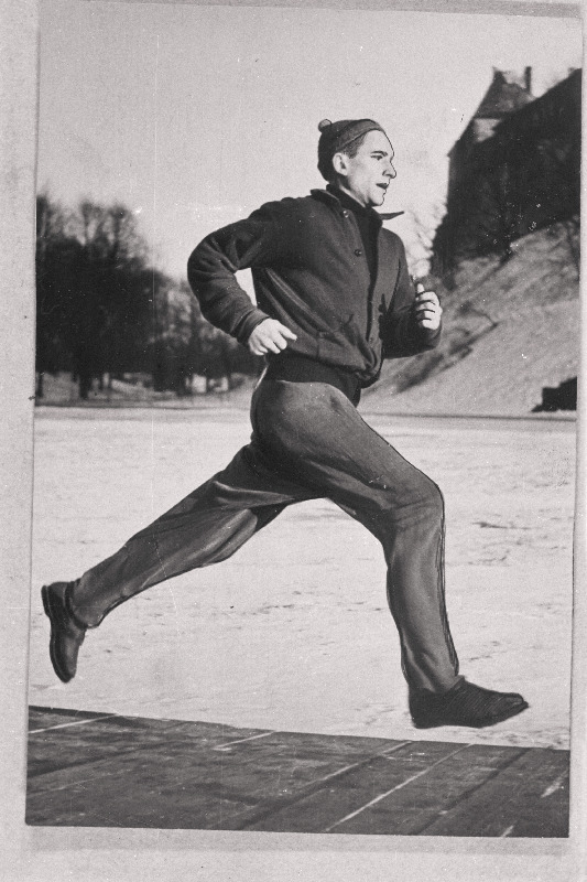 Meistersportlane Mihhail Velsvebel jooksmas.