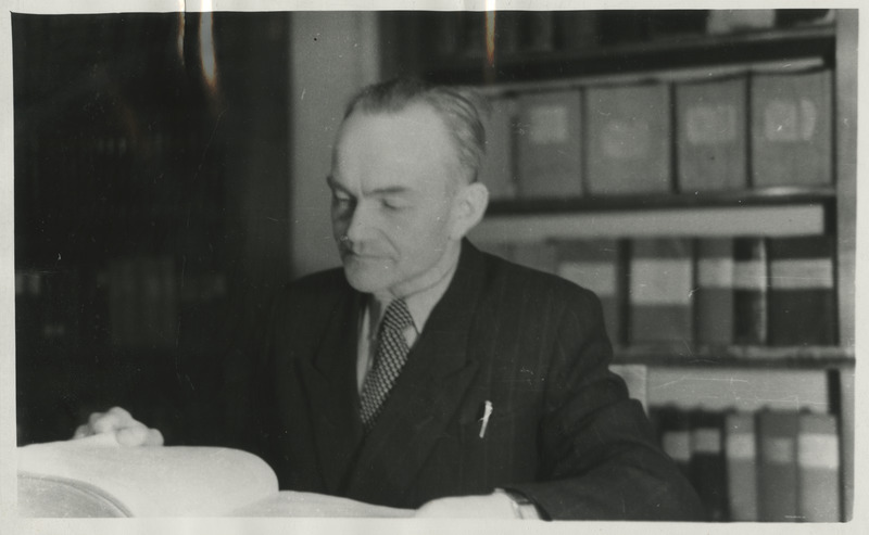 Eesti NSV Riikliku Ajaloo Keskarhiivi ajalooringi juhataja August Traat