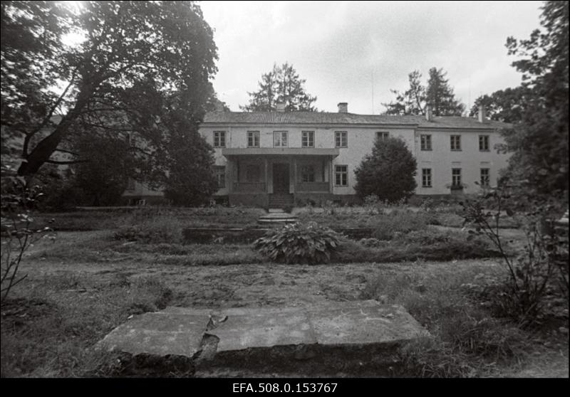 Polli mõisahoone.