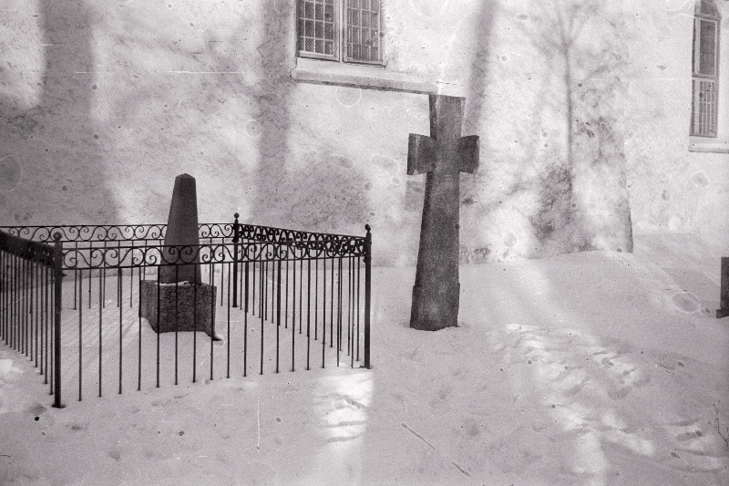 Vaimuliku ja kirjamehe Otto Reinhold von Holtzi haud Keilas.