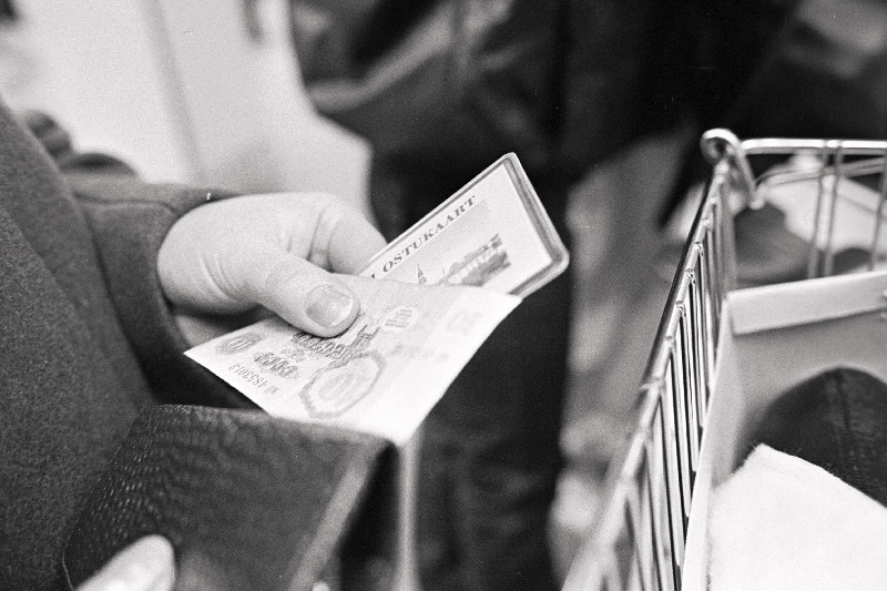 Jõulude eel Tallinnas. Tallinna Kaubamajas, raha ja ostukaart.