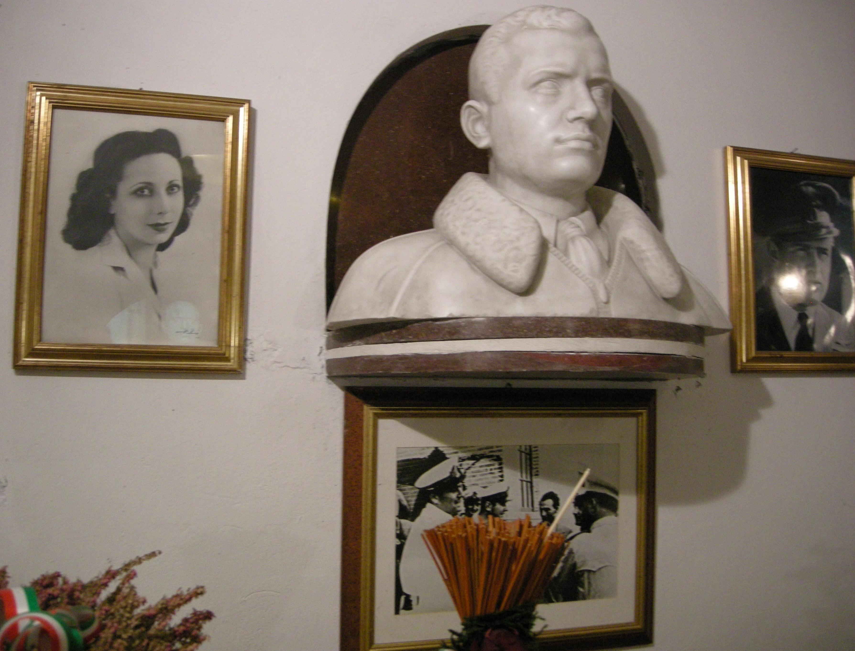 Predappio, cimitero di san cassiano, cripta, tomba di bruno mussolini 02 - lang