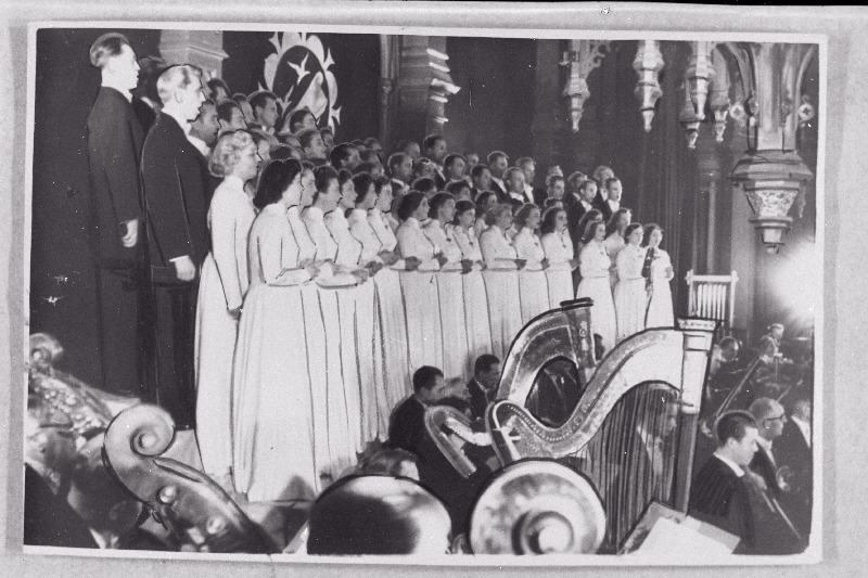 Balti vabariikide nõukogude muusikafestivali avakontserdil esineb Läti Raadio sümfooniaorkester ja Läti NSV Riiklik Akadeemiline koor.