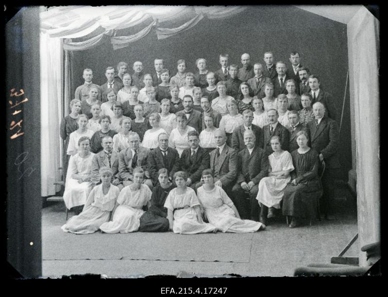 21.08. - 27.08 toimunud Viljandi maakonna õpetajate suvekursusest osavõtjad, (J. Rieti registriraamatus 02.12.1921).