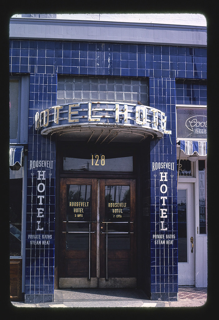 Roosevelt Hotel entrance, 25th Street, Ogden, Utah (LOC)