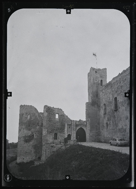 Rakvere, Rakvere linnusevaremed. Rakvere linnuse varemed vallikraaviga. Rakvere linnuse stereofotogramm-meetriline mõõdistamine.