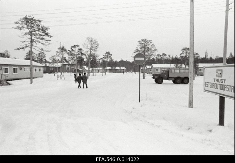 Komsomoli löökehitusel Siberis Pimi asulas töötavad mehed Eestist, et rajada autoteid naftaväljade teenindamiseks.
