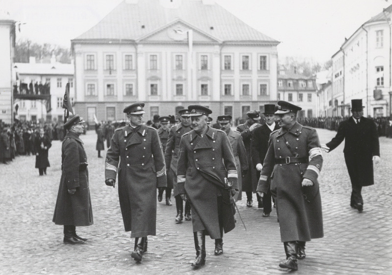 Kaitseliidu Tartu Maleva 20.aastapäeva paraadist võtab osa sõjavägede ülemjuhataja kindralleitnant Johan Laidoner (esireas keskel).