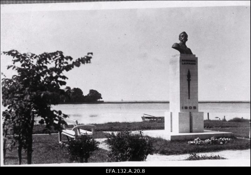 Skulptor Roman Haavamäe loodud 1905.-1907.a. revolutsiooni tegelase Bernhard Laipmanni monument.