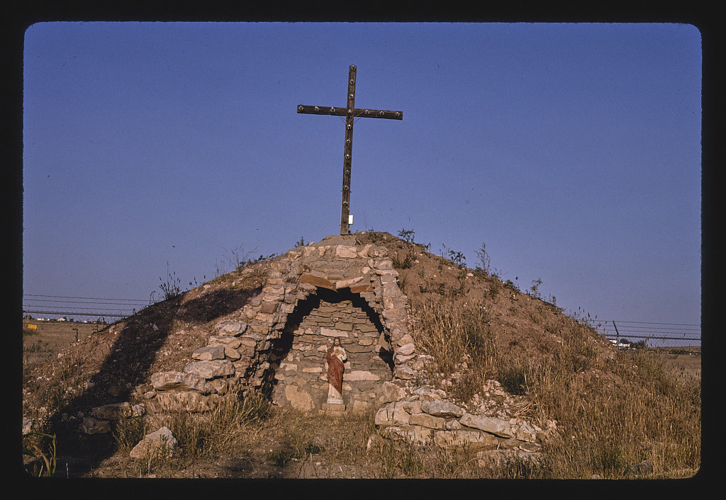 Shrine, Alta's Cactus Cave Gift Shop since 1944, Route 70, Roswell, New Mexico (LOC)