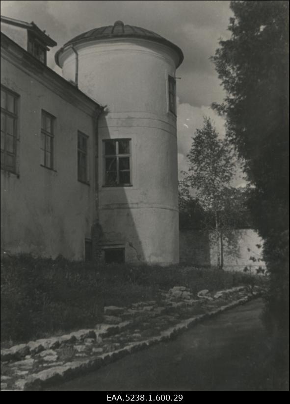 Kiltsi mõisa peahoone nurgatorn lõunaküljel, vaade läänest