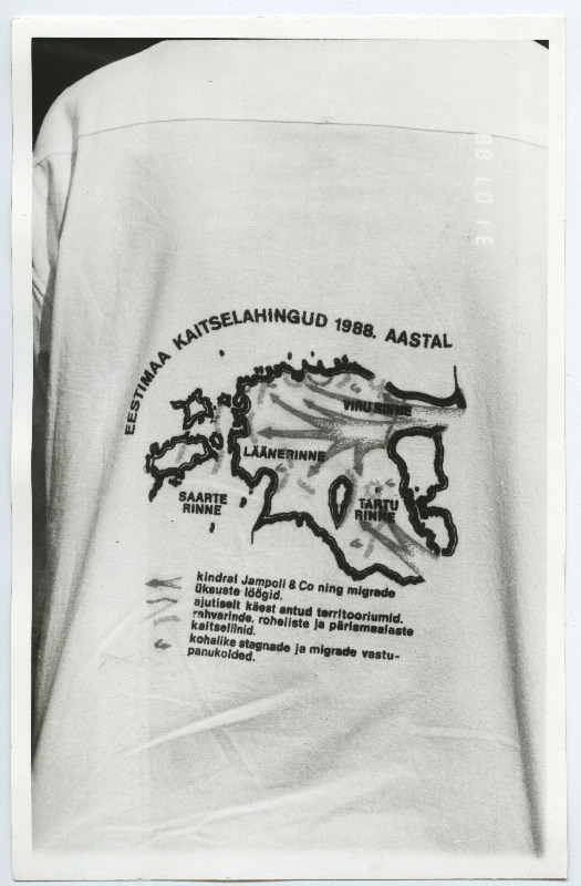 EÜE-88 rühmade kokkutulekud. Särk - seljal kaart 1944. a kaitselahingutega Eestis