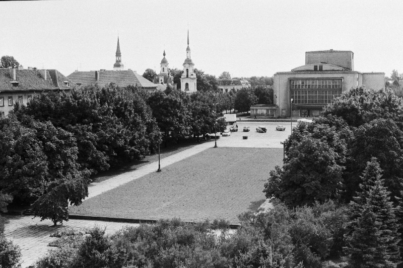 Vaade L. Koidula nim. Pärnu Draamateatrile ja ümbrusele.
