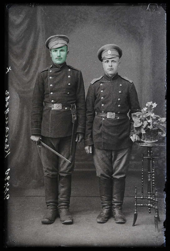 Kaks sõjaväelast, (foto tellija Kalaidoff [Kalaidov]).