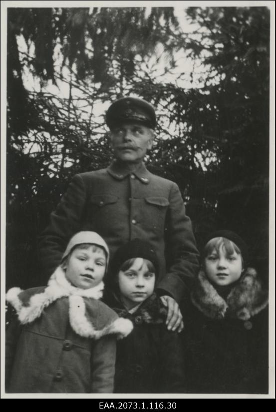 Herman Roone (Rotman) oma 55. sünnipäeval koos lastelastega 02.01.1936