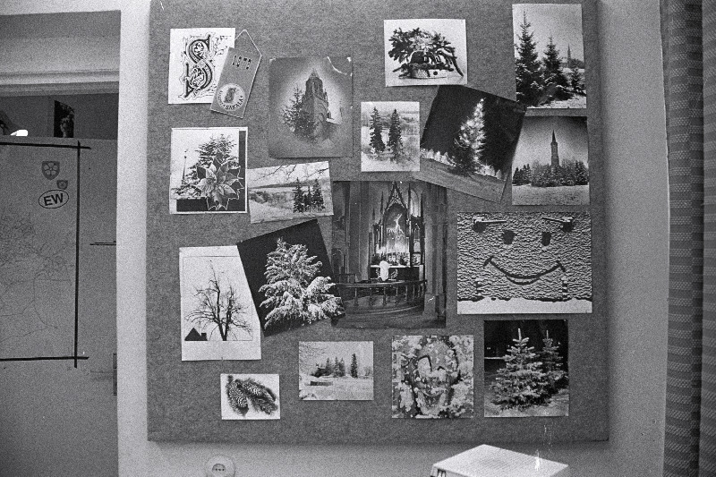 "Sakala" poe avamine pärast renoveerimist, "Viktoria" kaupluse avamise eel (õunad, apelsinid, banaanid). Abestocki hulgimüügiladu.