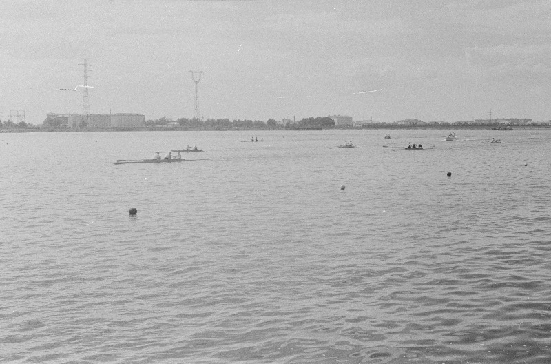 Võistlused sõudmise 100 aastapäeva tähistamiseks. (Esimene sõudeklubi Venemaal asutati 1860 aastal Peterburis).