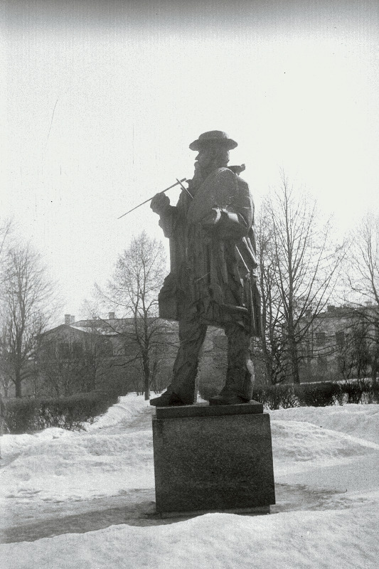 Maalikunstnik Johann Köleri monument.