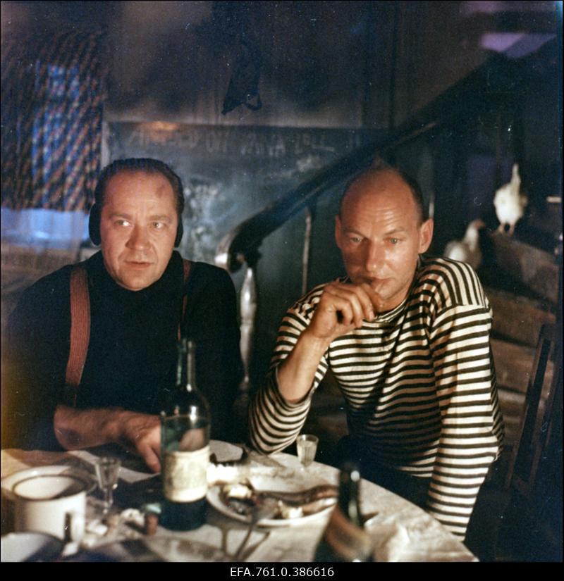 Filmi "Äratus" filmimine. Tõnu Kark Voldemar Rassi osas. Väino Laes Saareaugu Arnoldi osas.