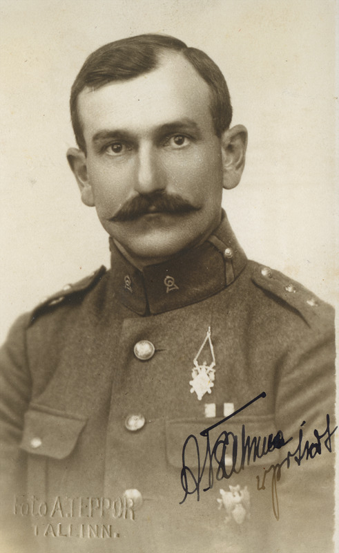 Sõjaväe Ühendatud Õppeasutused. Relvurohvitseride kursuse vanem portupeekadett August Tsahkna.