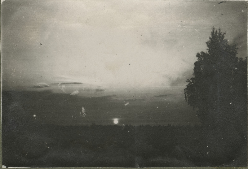 Eesti üliõpilaste seltsi "Veljesto" suvepäevad Kunda rannas. Õhtune taevas, loodusfoto