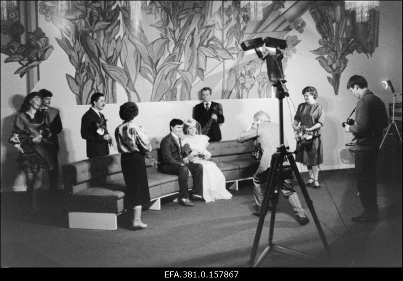 Esimene abielu registreerimise tseremoonia Narva Perekonnaseisuaktide Büroos pärast remonti.