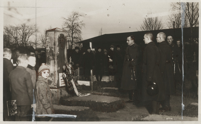 1. Soomusrongide rügemendi 10. aastapäeva tähistamine Tapal, pärja asetamine Vabadussõjas langenute hauale 01.12.1928 õhtupoolikul