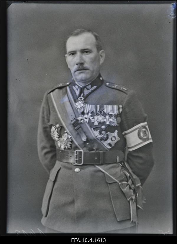 Kaitseliidu ülem kindralmajor Johannes Roska (Orasmaa).