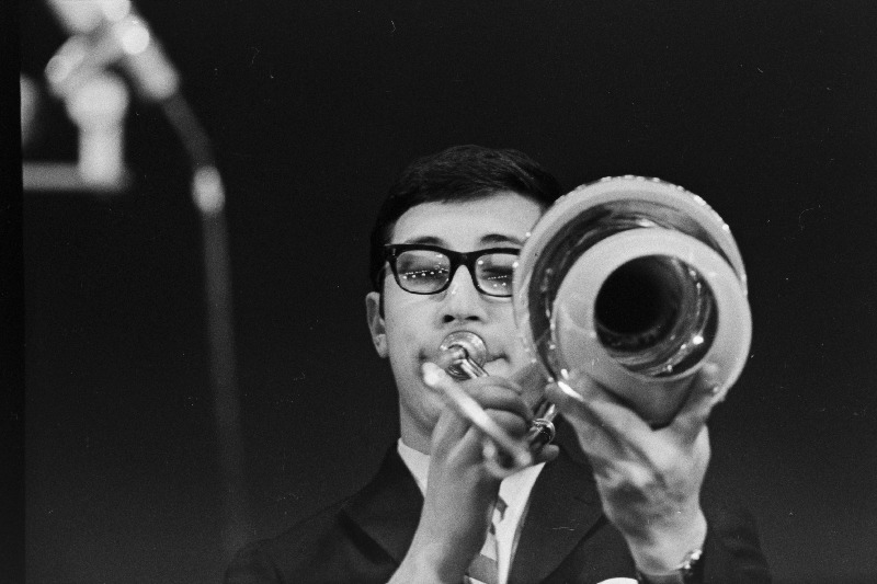 Džässifestivalil „Tallinn-1966“ on jäädvustatud Leningradi „Neva“ tromboonimängija A. Morozov.
