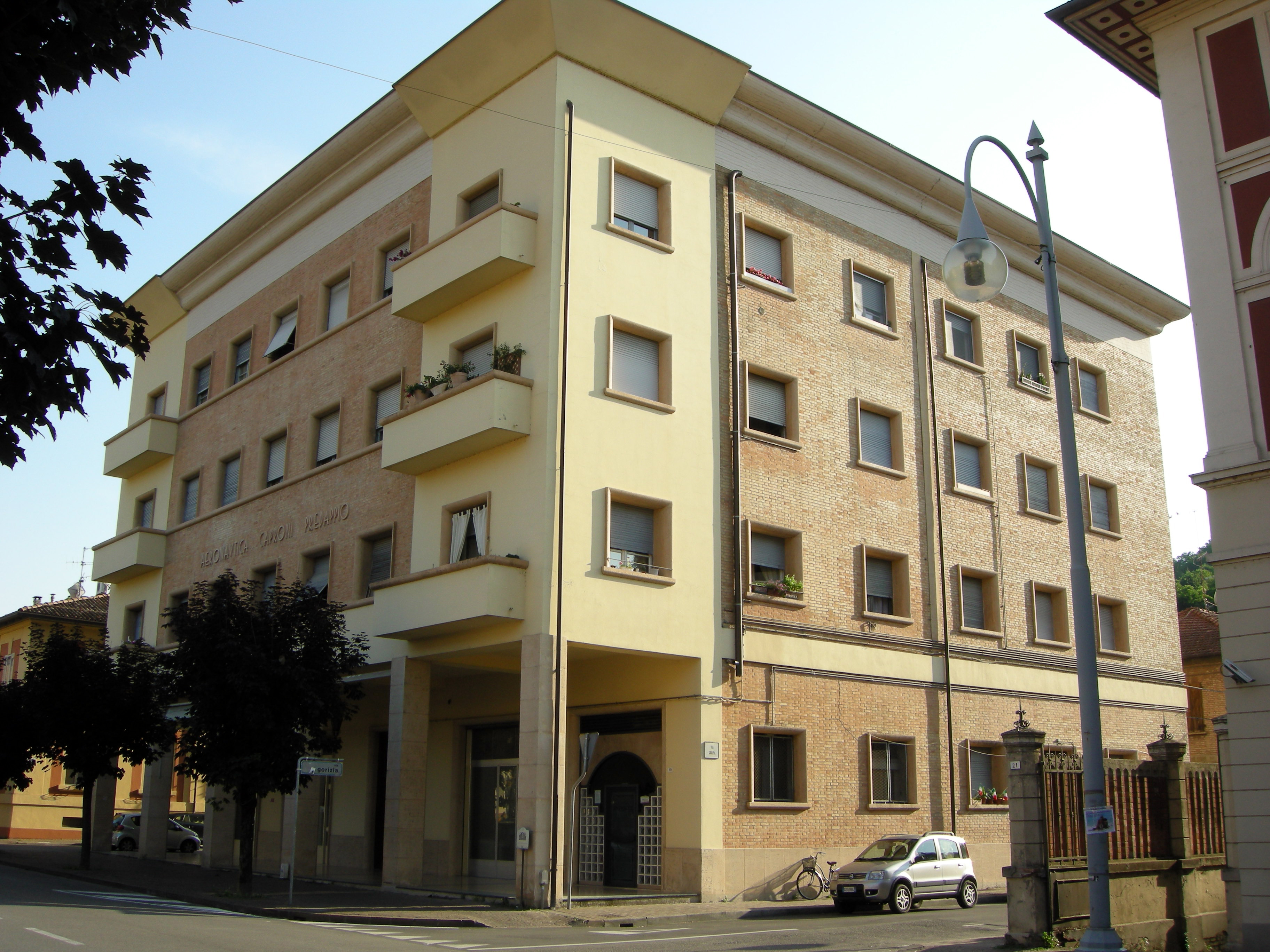 Predappio, palazzo caproni 01 - lang