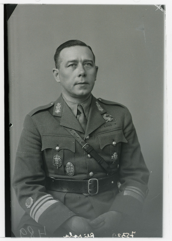 Sõjavägede Staabi VI osakonna (väljaõpe) ülem kolonelleitnant Johannes Reinola (Reinglas).