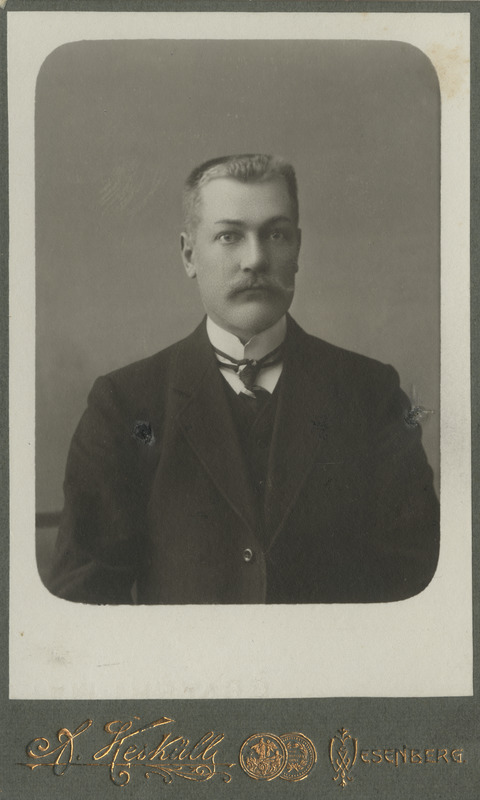 Kantseleiametnik Aleksander Tenneberg, portreefoto