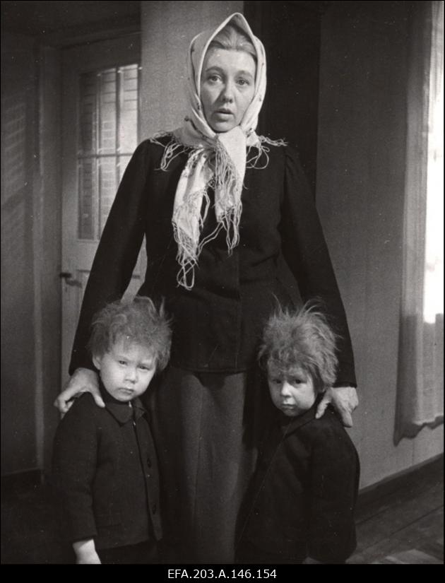 Näitleja Astrid Lepa Juula osas filmistuudio Tallinnfilm mängufilmis Põrgupõhja uus Vanapagan.