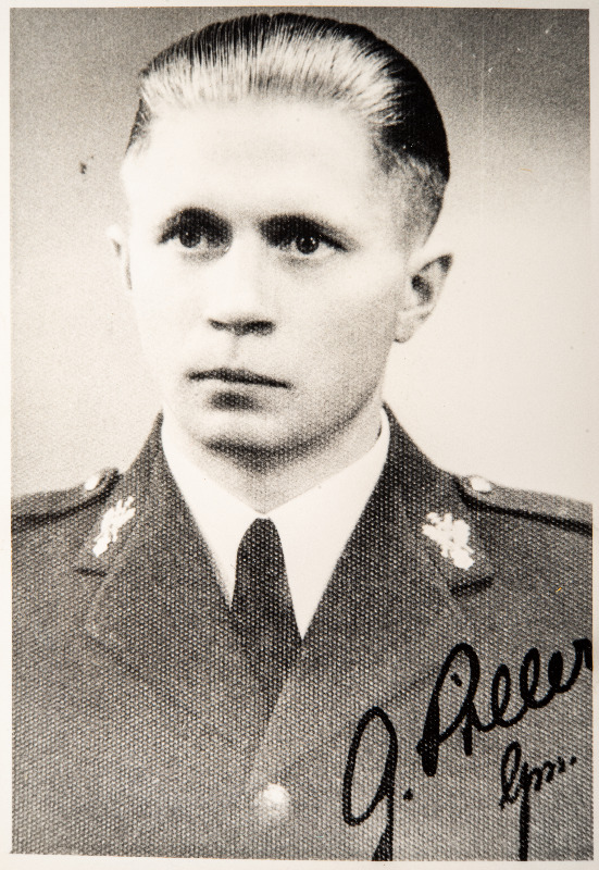 Eesti Vabariigi Sõjaväe Tehnikakool. Suurtükiklassi lõpetanud nooremleitnantide portreefotod. Gustav Piller (1913-1991).