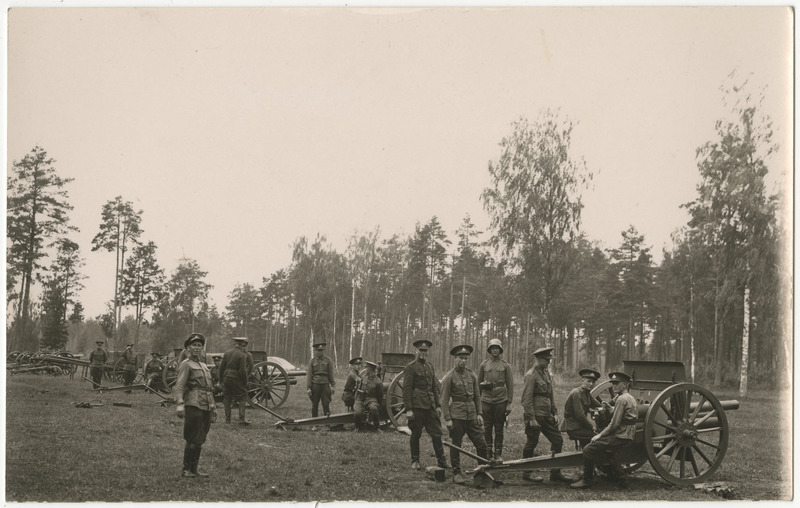 Eesti kaitseväe suurtükipatarei suvistel õppustel