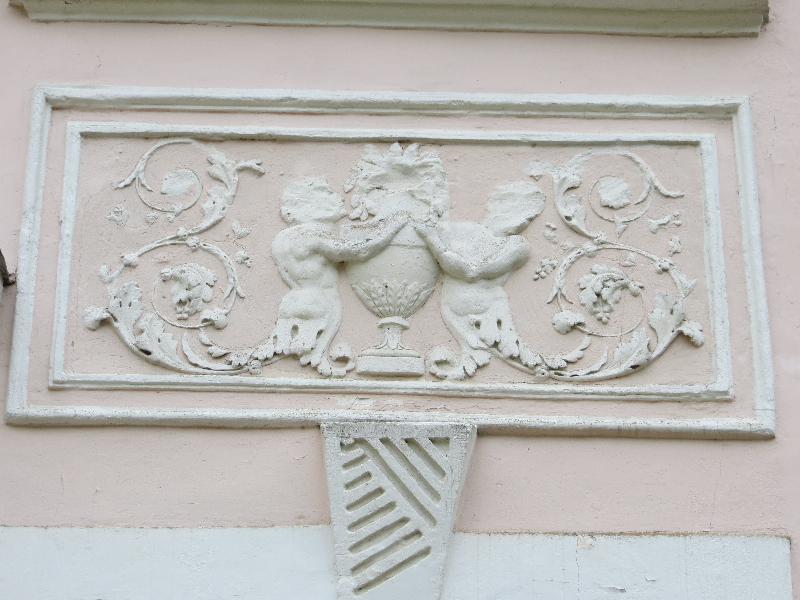 Anija mõis enne renoveerimist. Välisvaade. Detail.
