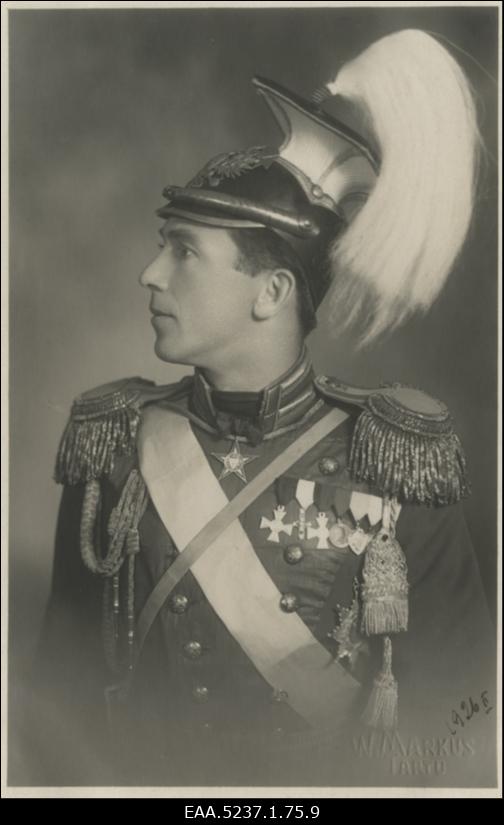 Laulja ja näitleja Konstantin Savi lavakostüümis