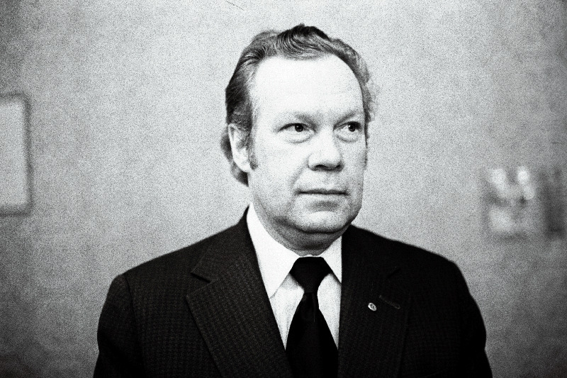 Roosvee, Harald - Eesti NSV Ministrite Nõukogu vanemreferent, "Nooruse" Vabariikliku Nõukogu presiidiumi liige ja vabariikliku kategooria kohtunik ujumises.