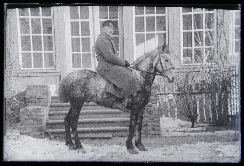 Sõjaväelane Niilus hobusel.