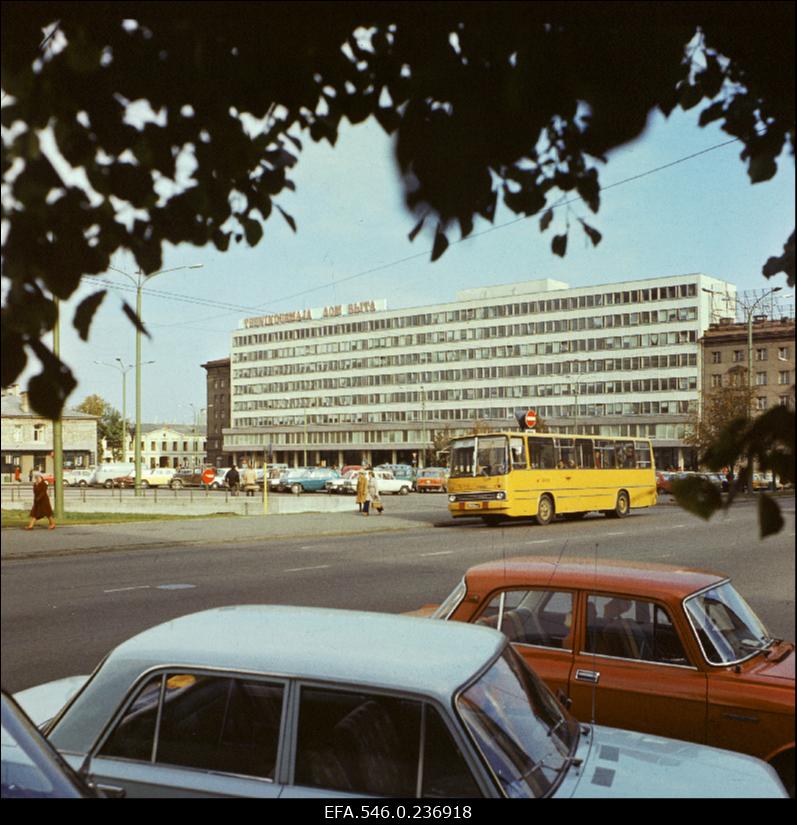 Teenindusmaja Viru väljakul.