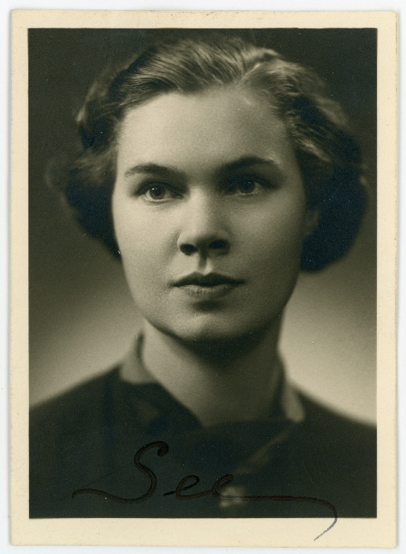 Aino Järvesoo. Passitaotluse foto