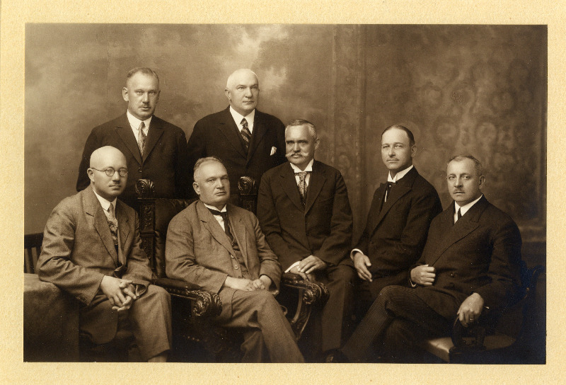 Grupifoto riigimeestest, fotol ka Konstantin Päts, Otto Strandman ja Friedrich Akel