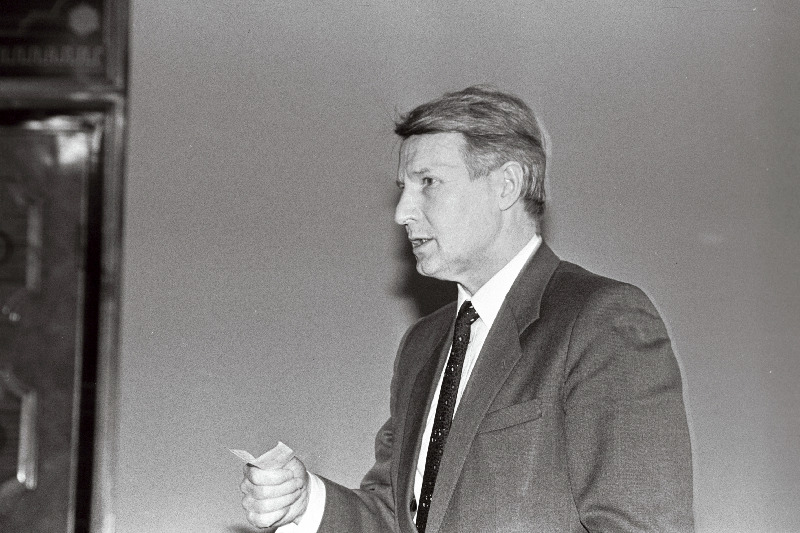 EV Ülemnõukogu järjekordsel istungjärgul, kõneleb Jüri Kraft.